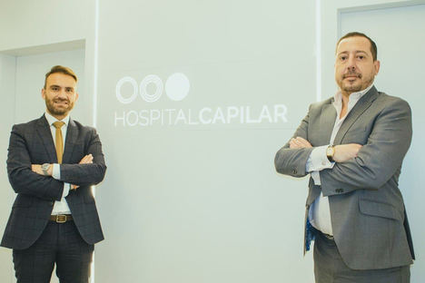 De izda. a dcha.: Óscar Mendoza, CEO de Hospital Capilar, y  Pablo Loredo, director general internacional de Hospital Capilar.