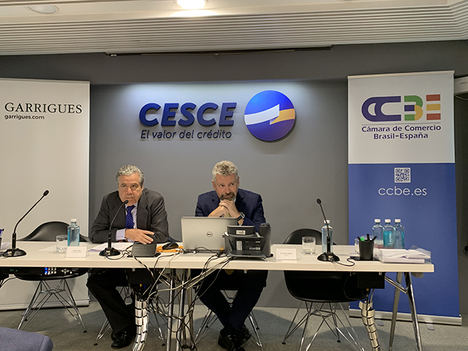 De izqda. a dcha.: José Gasset, presidente de CCBE, y Fernando Salazar, presidente de CESCE.