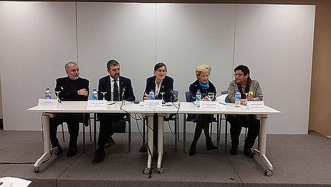 De izqda. a dcha.: Ángel Gil, Andoni Lorenzo, Pilar Aparicio, Pilar Fernández y María Teresa Marí.