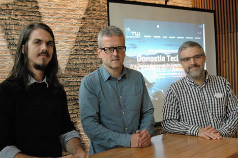 De izqda a dcha: Bart Farrel, talent manager de Ve Interactive, Josean Rodríguez, gestor deemprendimiento en ADEGI y Unai Elosegui, director general de la firma dosnotiarra Hispavista.