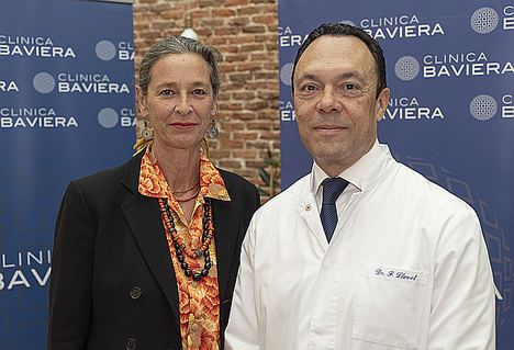 Dr. Llovet y Paola Dominguin.