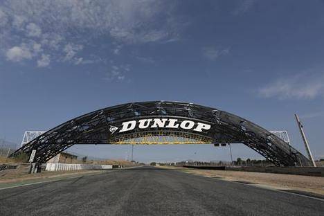 Inaugurado el primer puente Dunlop en España en el circuito del Jarama