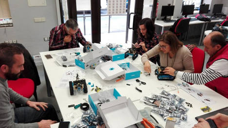 La Junta de Andalucia imparte talleres de robótica a través de los Guadalinfo