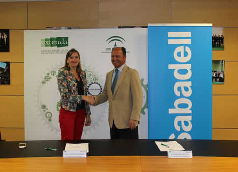 Extenda y Banco Sabadell firman un convenio de colaboración para facilitar servicios financieros a pymes y autónomos