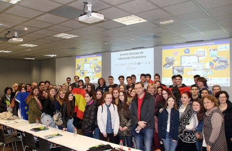 Unicaja promueve la educación financiera entre estudiantes de seis países europeos
