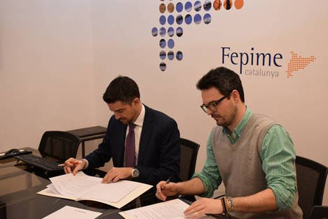 El Secretario General de Fepime Cataluña, César Sánchez, y uno de los socios fundadores de deducible.es, Sergio Galiano, durante la firma del acuerdo.