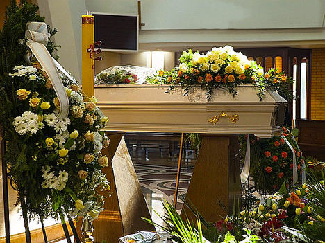 El arte floral funerario crece gracias a la compra online, según Floristería del Tanatorio