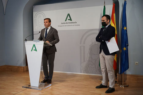 El delegado de Gobierno, Antonio Repullo y el delegado de Empleo, Ángel Herrador, durante la rueda de prensa.