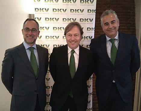 El director financiero de DVK Seguros, Javier Cubría, el consejero delegado, Josep Santacreu, y el director de Comunicación y Negocio Responsable, Miguel García Lamigueiro.