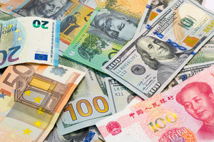El dólar, la libra y el peso mexicano, las divisas más solicitadas este verano para viajar