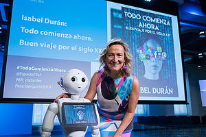 El humanoide Pepper presenta por primera vez un libro en espacio Fundación Telefónica