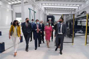El presidente de la Junta de Castilla y León visita el centro operativo de Wallex en Aranda de Duero (Burgos)