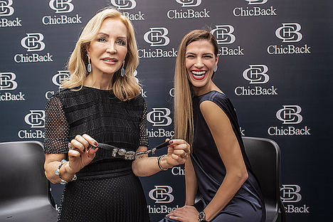 Embajadoras de la marca. Carmen Lomana y Laura Sánchez.