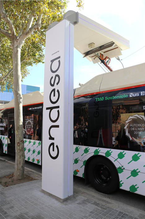 Endesa pone en marcha el punto de carga ultrarápida para autobuses eléctricos en Barcelona con TMB
