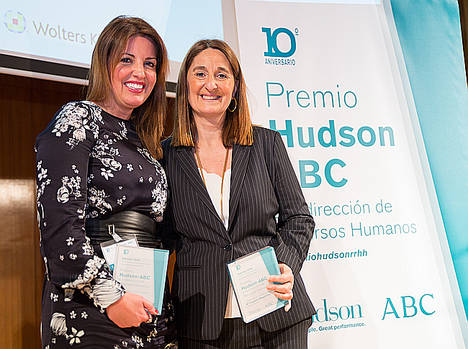Mar Romero, de Telepizza, y Mª Eugenia Muguerza de Liberty Seguros, ganadoras del X Premio Hudson-ABC a la dirección de Recrusos Humanos