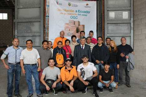 Equipo de voluntarios afectados por OGC junto al Embajador Miguel Calahorrano.