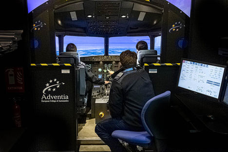 Nueva jornada de puertas abiertas online de la Escuela de Pilotos Adventia con protagonismo para el programa integrado de piloto de línea aérea
