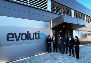 El presidente de la Junta de Andalucía inaugura el nuevo centro de trabajo de Evolutio en Linares