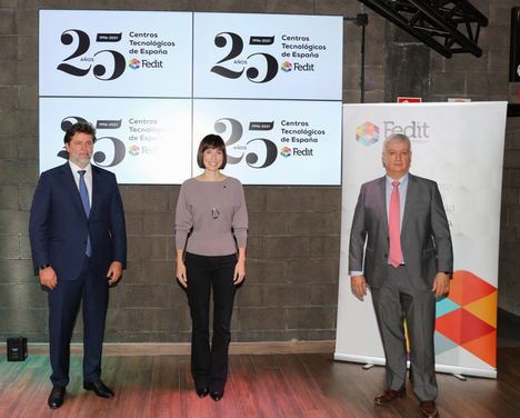 De izqda. a dcha.: Carlos Calvo, Presidente de Fedit, Diana Morant, Ministra de Ciencia e Innovación y Áureo Díaz-Carrasco, Director de Fedit.