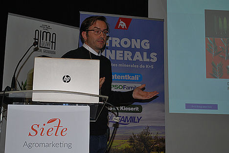 Carlos Bayón Escobar, Consultor Técnico de España y Portugall K+s Agriculture and Mineral  GmbH, durante su ponencia.