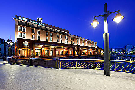 Fachada NH Málaga