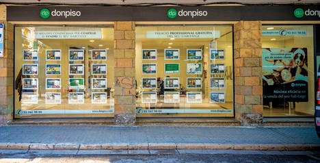 Fachada de la nueva oficina de propiedad de donpiso en Vilanova i la Geltrú.