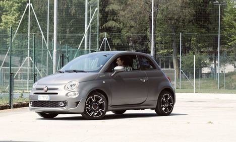 El Fiat 500 hybrid protagonista de un videoclip de ermal meta