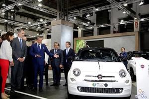 El Fiat 500 120 Aniversario da la bienvenida a S.M. Felipe VI en el Salón de Barcelona