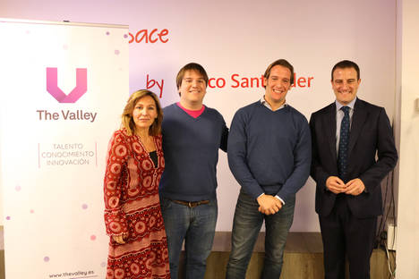 (Izda a drcha): Arantxa Sasiambarrena; Alfonso Sainz de Baranda; Guillermo Vicandi y Luis Colorado, Head of Digital Banking and Innovation Spain en Banco Santander.