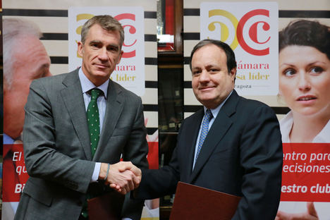 El Director General de Wolters Kluwer Tax & Accounting en España, Josep Aragonés, a la izquierda, y el Director General de la Cámara de Comercio de Zaragoza, José Miguel Sánchez.

 