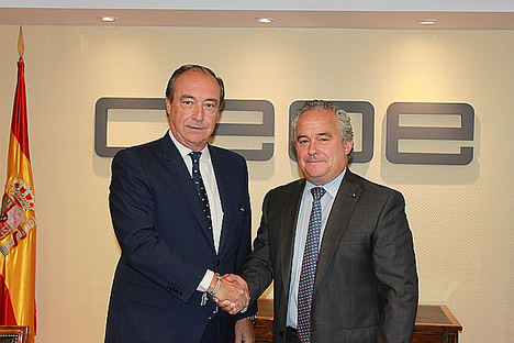 De izq. a dcha.: José Alberto González-Ruiz, secretario general de CEOE y Francisco Mesonero, director general de la Fundación Adecco).