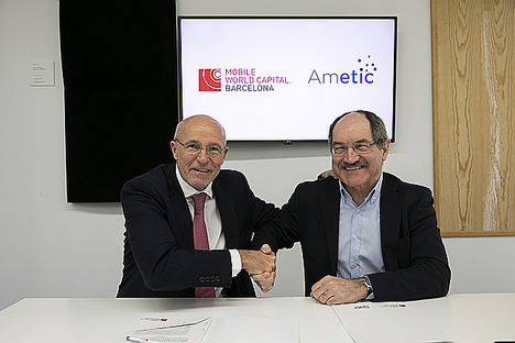De izqda. a dcha.: Carlos Grau, CEO de Mobile World Capital Barcelona y Pedro Mier, presidente de AMETIC. 