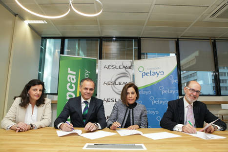 Firma acuerdo: José María González, director general de Europcar, José Boada, presidente de Pelayo y Mar Cogollos, directora de AESLEME.