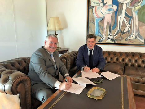 Firma acuerdo, Fundación Caja de Extremadura y Jaime Ruiz Peña.