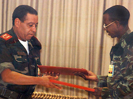 Firma del Memorando de Entendimiento Complementario al Protocolo de Lusaka, el 4 de abril de 2002.