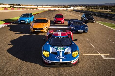 Modelos Ford Performance compiten en el circuito Motorland