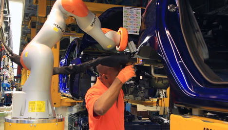 Ford aplica la industria 4.0 para operarios y robots