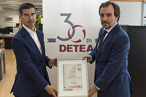 (dcha) Arturo Coloma, Presidente de la compañía DETEA, y Rafael Ollero Fernández, Director de Andalucía Occidental de SGS.