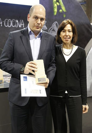 Francisco Marco, Marketing Manger Haier Iberia, recogiendo el Premio.