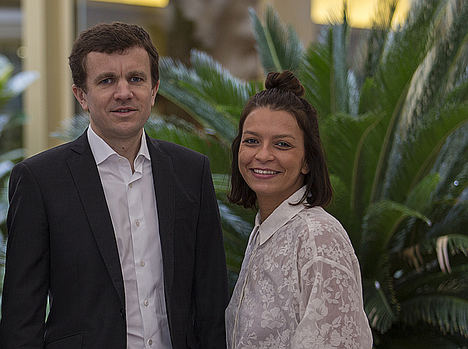 Frédéric Durand, CEO de Diabolocom, y Leïla Bouguetaia, directora comercial de Diabolocom en España.