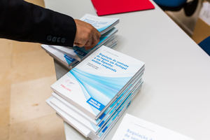 La Universidad de Lisboa recibe un centenar de ejemplares del Cuaderno “Regulación del contrato del seguro en Portugal y España”