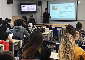 Gama Clásica explica su experiencia empresarial en la Escuela Universitaria Mediterrani