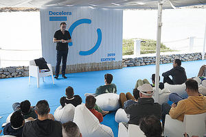 “La tecnología no es buena o mala, depende del uso que le demos”, afirma el futurista Gerd Leonhard en su participación en Decelera Menorca