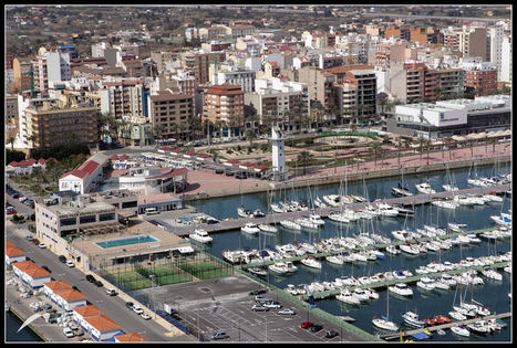 Grau plaza del Mar y puerto.