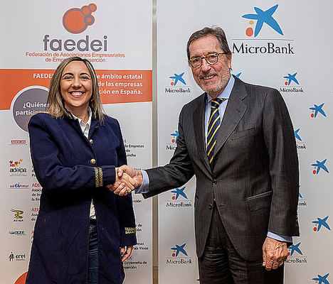 Guadalupe Martín, Presidenta de FAEDEI y Antonio Vila, Presidente de MicroBank.