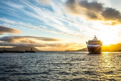Actividades para disfrutar del sol de medianoche con Hurtigruten