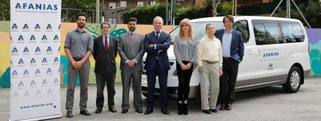 Hyundai dona una H1 Travel a la asociación AFANIAS