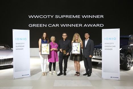 Hyundai IONIQ galardonado con el Premio Supremo Mundial de Mujeres del Año