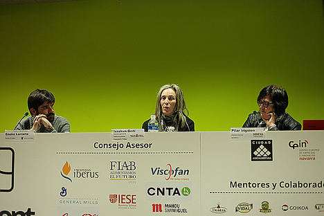 De izqda. a dcha.: Eneko Larrarte, alcalde de Tudela; Izaskun Goñi, Directora general de Política Económica, Empresarial y Trabajo; Pilar Irigoien, directora gerente de Sodena.