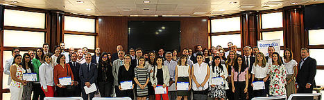 Foto de familia de las empresas madrileñas asistentes a la entrega del incentivo ‘Bonus’ en la sede de Ibermutua.